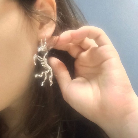 🦄 Awesome Unicorn skeleton drop earrings 💀 - Picture 2 of 12
